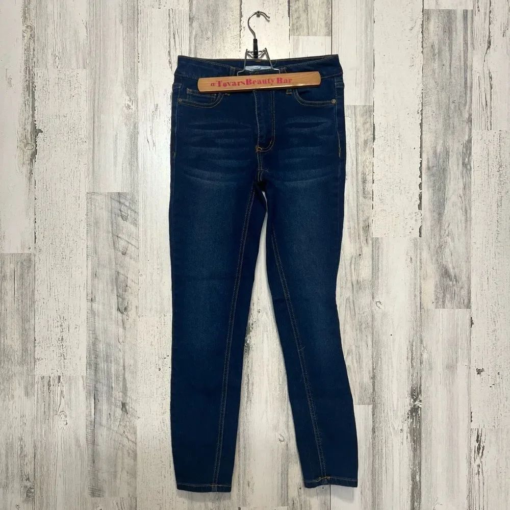 Ellen Tracy Serene Women’s Dark Wash Skinny Jeans Size 2 Stretch Denim